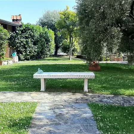 Apartment Collealceppo - Residenza Selvadonia - Piscina Panoramica, 13 Km. Dal Mare Montemagno (Lucca)