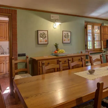 Apartment Collealceppo - Residenza Selvadonia - Piscina Panoramica, 13 Km. Dal Mare Montemagno (Lucca)