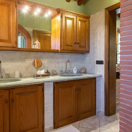 Apartment Collealceppo - Residenza Selvadonia - Piscina Panoramica, 13 Km. Dal Mare Montemagno (Lucca)