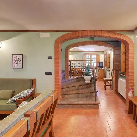 Apartment Collealceppo - Residenza Selvadonia - Piscina Panoramica, 13 Km. Dal Mare Montemagno (Lucca)